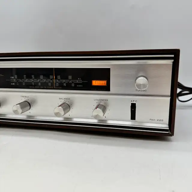 Rotel FAX-220 AM/FM Stereo Receiver in Stereo Systems & Home Theatre in City of Toronto - Image 4