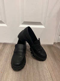 Leather loafers 8.5