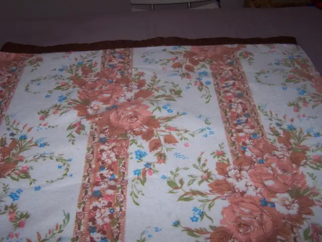 Fleece Blanket - Rose Floral- Vintage - Never used in Bedding in Ottawa - Image 2
