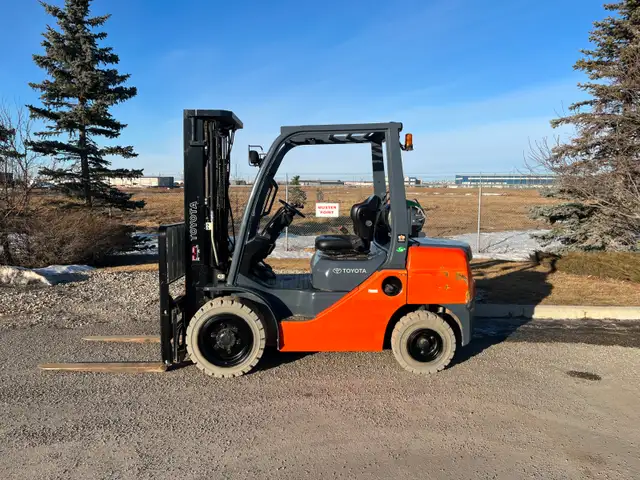 Toyota 8FGU30 6000 lb - 2020 Warehouse Forklift Gas LPG *LOW HRS in Other in Saskatoon - Image 2