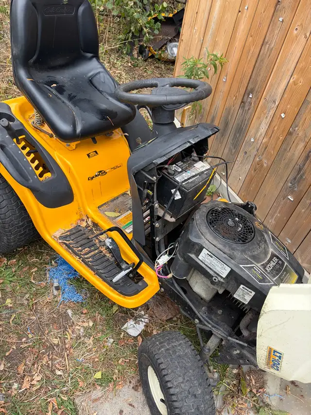 Cub Cadet Model LT1042 42 inch Cut HYDROSTATIC Rider Powered ...