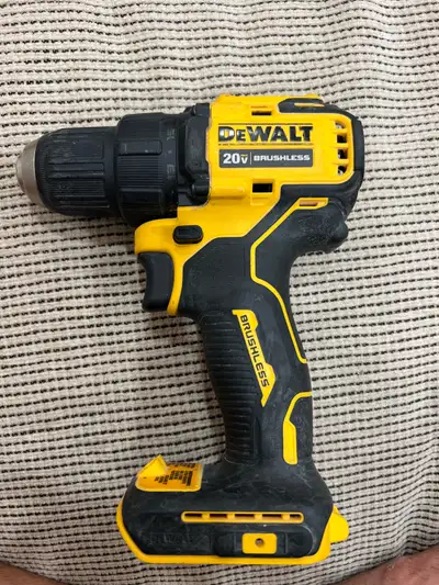 This Dewalt 20V MAX cordless compact drill/driver kit (DCD771C2) is perfect for a variety of drillin...