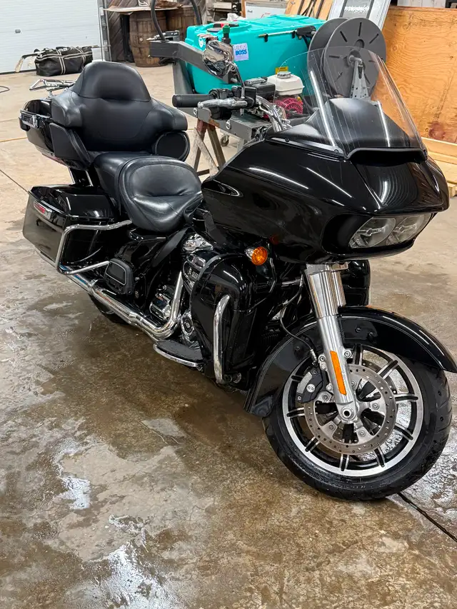 2018 Harley Davidson Road Glide in Street, Cruisers & Choppers in Winnipeg - Image 4
