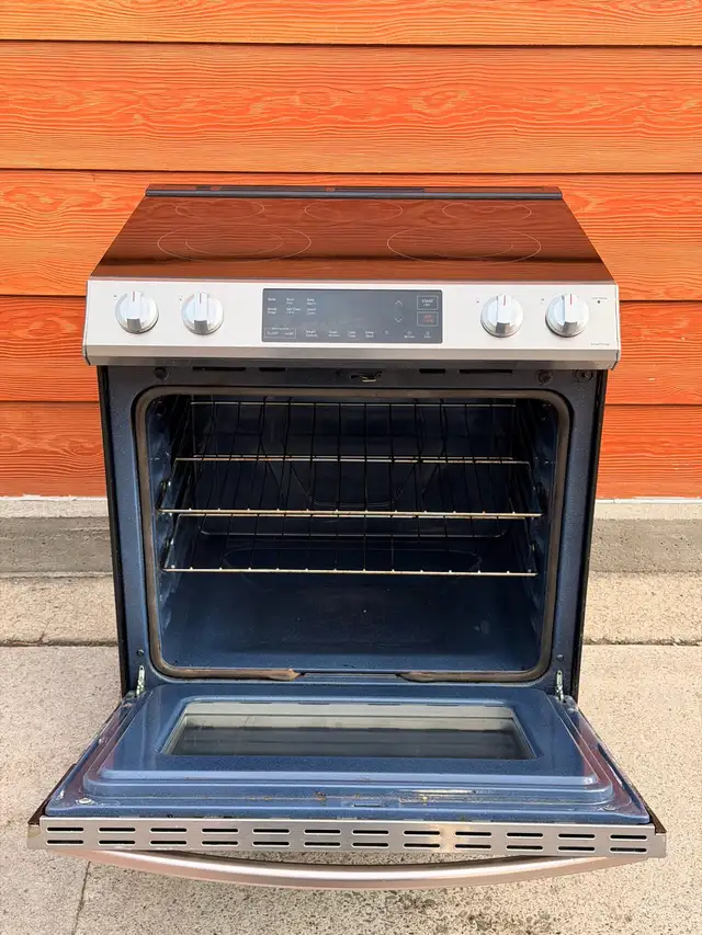 Samsung Slide-In Electric Range – 30” in Stoves, Ovens & Ranges in Mississauga / Peel Region - Image 6