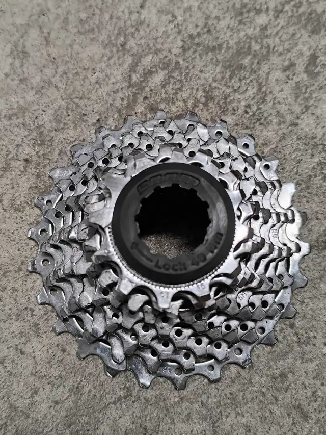 Pièces de vélo Bicycle Parts, Derailleur, Hub in Frames & Parts in City of Montréal - Image 10