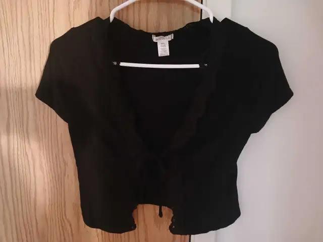 Black Y2K Lace Front-Tie Crop Top in Women's - Tops & Outerwear in City of Halifax - Image 5