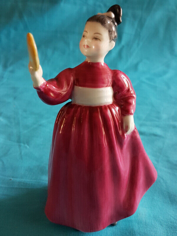 c1992 Royal Doulton figurine VANITY  HN2475 in Arts & Collectibles in Barrie