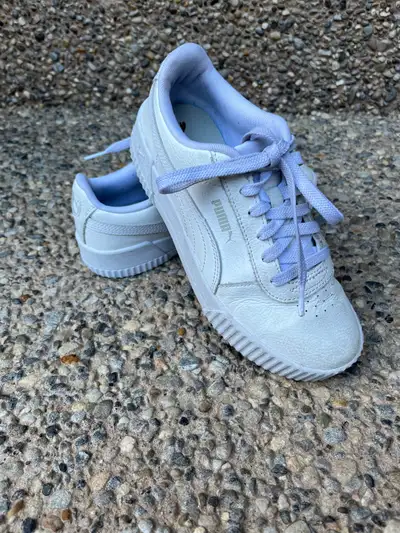 Puma Youth Girls' Carina 2.0 Jr Sneaker - WHITE - 5 US EUC - WORN FOR A VERY SHORT TIME INDOORS ONLY...