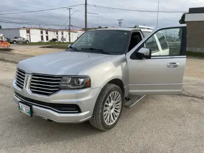 2017 Lincoln Navigator NEW ENGINE!! 1 MONTH OLD, 1 year warranty, new front and rear struts, new saf...
