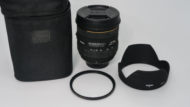 Sigma 24-70mm Lens for Nikon f/2.8 with Accessories dans Appareils photo et caméras  à Longueuil/Rive Sud