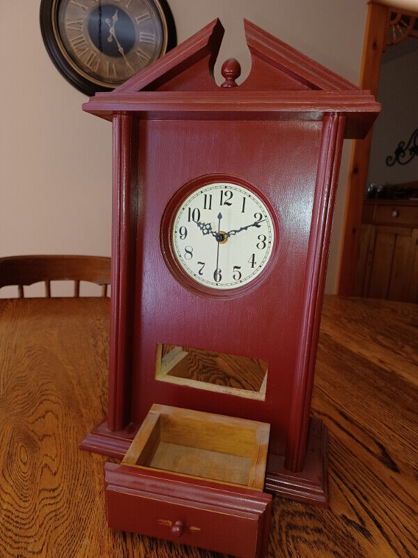 Mantel Clock (price reduced again) in Home Décor & Accents in Cambridge - Image 2