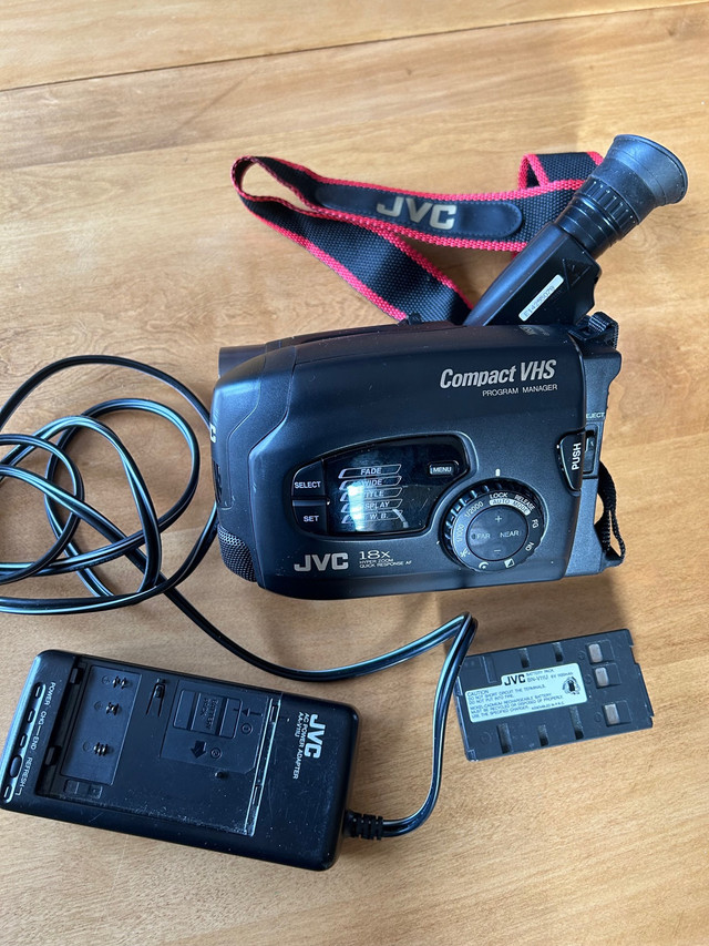 Camera vidéo JVC dans Appareils photo et caméras  à Lévis - Image 2