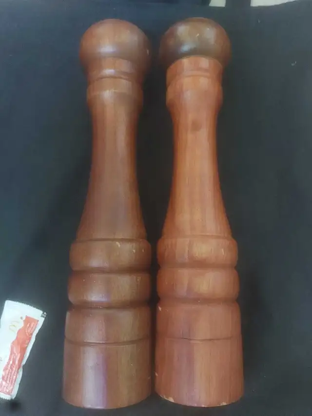 Large Salt & Pepper Shakers in Other in City of Toronto - Image 2