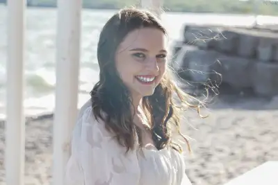 Hi there, I am offering professional head shots for lawyers, real estate agents, actors and everyone...