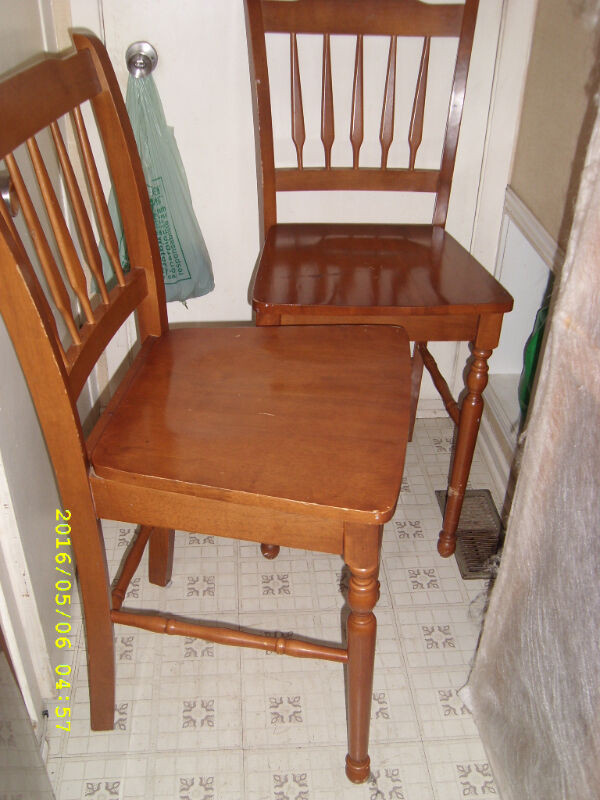 FS:  IKEA small items, 4 maple bar chairs, 4 dining Chairs in Dining Tables & Sets in Ottawa - Image 3