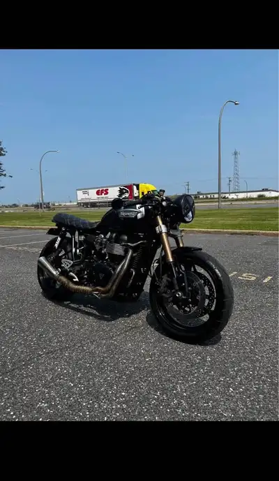 Moteur forgé 1250cc 6000 km Bien entretenue Un vrai plaisir à conduire