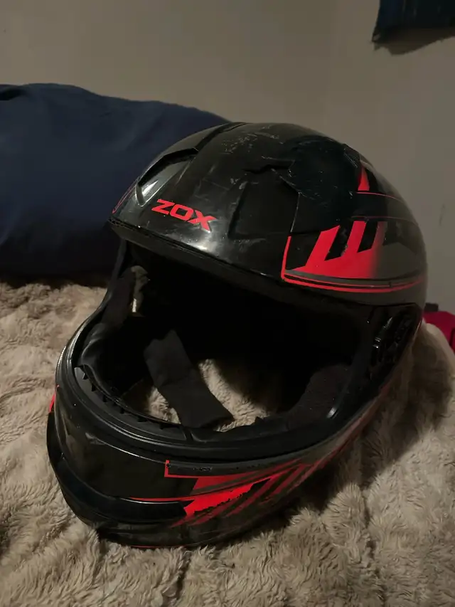 Zox Helmet in Motorcycle Parts & Accessories in Hamilton - Image 2