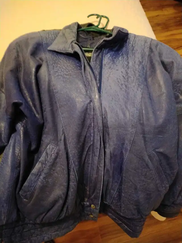LADIES LEATHER COAT in Women's - Tops & Outerwear in Barrie - Image 4