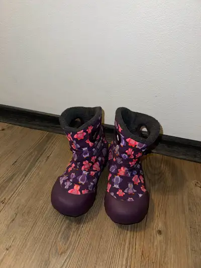 Bogs boots kids size12 clean rated -20C clean good condition, View more