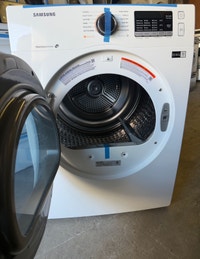 24” SAMSUNG ELECTRIC DRYER FRONT LOAD STACKABLE APARTMENT SIZE   City of Toronto Toronto (GTA) Preview