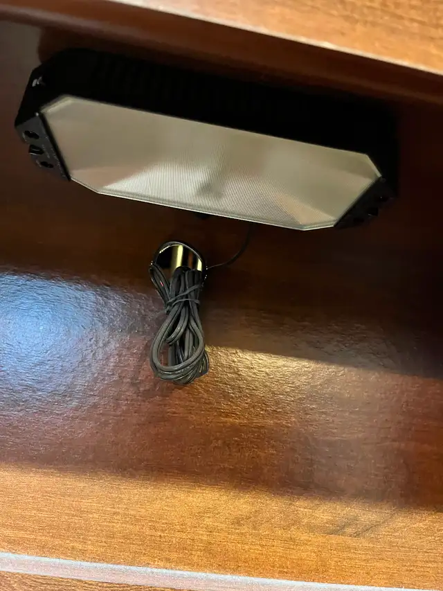 Office Desk in Desks in Calgary - Image 8