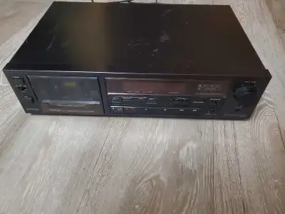 Vintage tape deck from 1985. Works well. Made in Japan. Full logic, Dolby B and C. Bias adjustment....