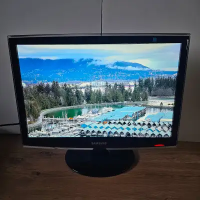 ⭐ Samsung 22" HDTV / LCD Monitor (SyncMaster T220HD) - READ AD, View more