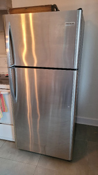 Refrigerateur Congelo Inox/Stainless de marque Frigidaire 18pi2