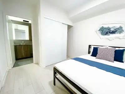Master Bedroom & Private Bathroom