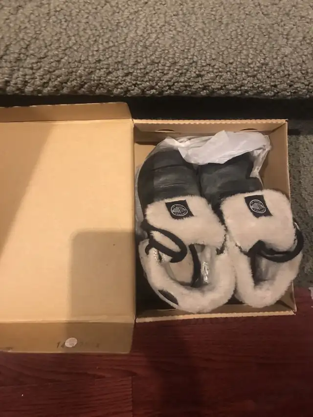 PALLADIUM Boots Child sz 10 in Clothing - 4T in City of Toronto - Image 8