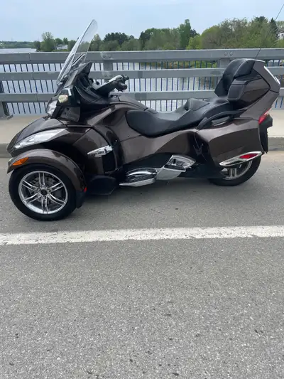 Spyder Rt limited 2012 super bien équipé et entretenu