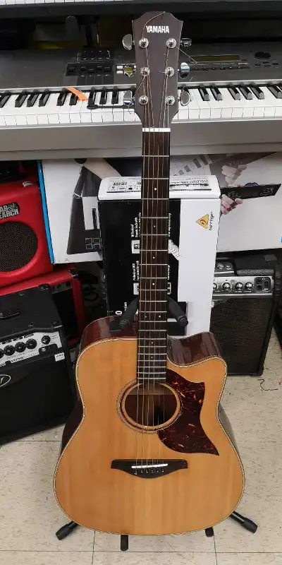 Guitare Acoustique électrique Yamaha, View more