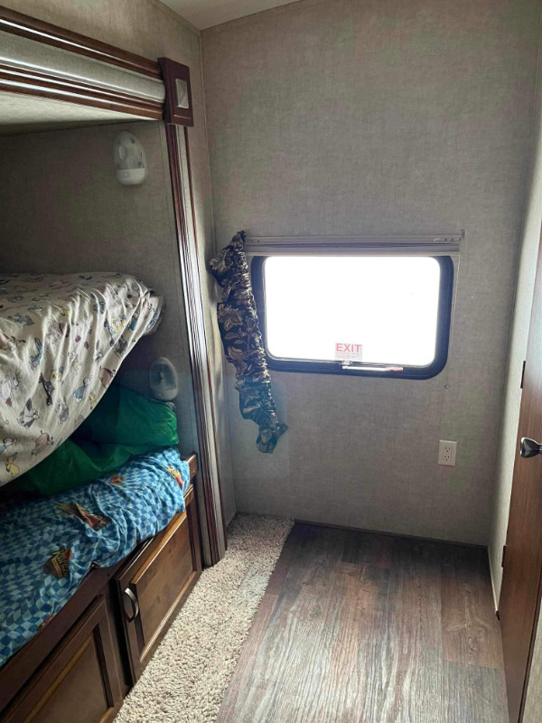 2014 Keystone - Laredo 5TH WHEEL in Travel Trailers & Campers in Prince George - Image 4