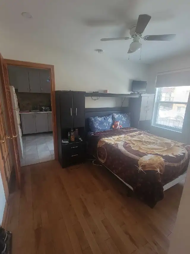 2 1/2 a Louer en face du Métro Joliette