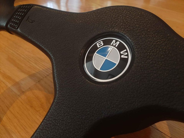 Volant OEM BMW M Technic 1 Steering Wheel dans Autres pièces et accessoires  à Laval/Rive Nord - Image 3