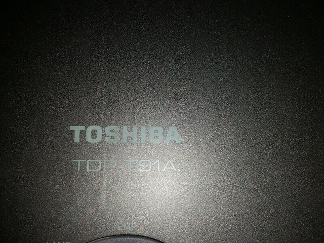 Toshiba TDP-T91A DLP Projector HD 1080i HDMI-adapter Remote w/Do dans Autre  à Ville de Montréal - Image 2