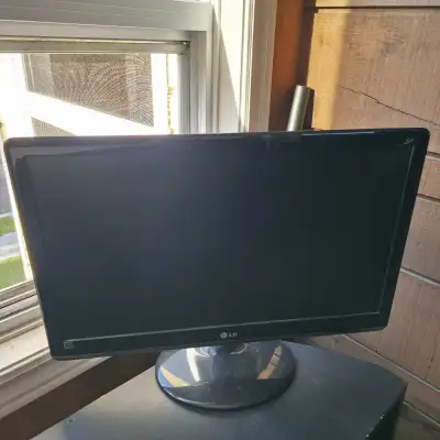 Monitors and TV for sale, View more