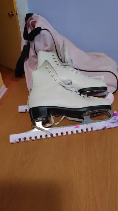 Woman's/Girls Skates, View more