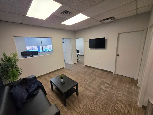 OFFICE RENT - Professional Office for RENT in Commercial & Office Space for Rent in Oakville / Halton Region - Image 6