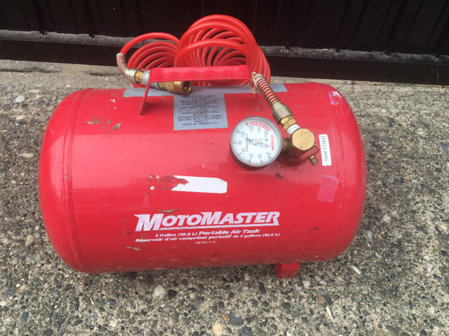 MOTOMASTER - 5 GALLON PORTABLE AIR TANK with hose in Power Tools in Burnaby/New Westminster