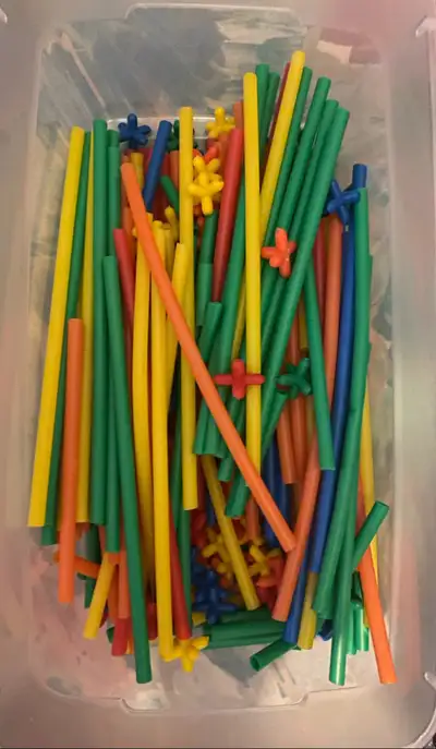 Unleash your child's inner architect with this vibrant set of Tinkertoy construction pieces! This co...