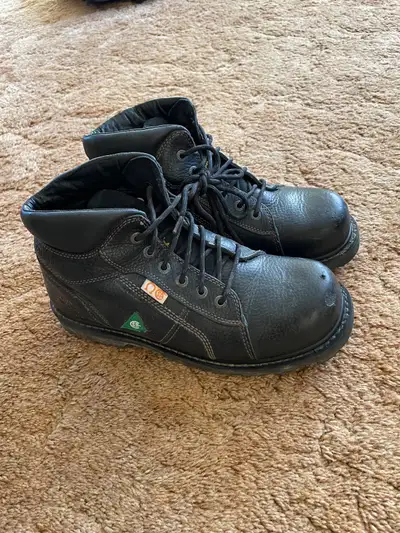 A pair of Cat steel toe work boot used only a few hours of use size 10 1/2