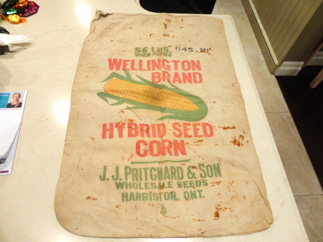 Awesome Vintage Wellington Brand Hybrid Seed Corn Bushel Bag Sac in Arts & Collectibles in Kitchener / Waterloo - Image 2