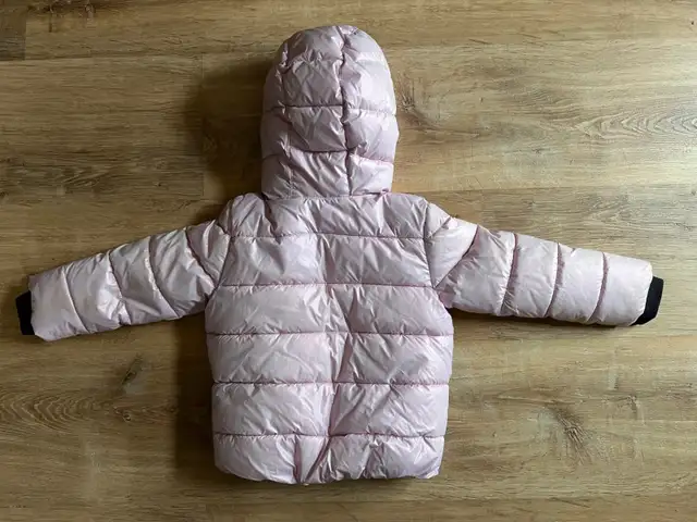 Nike toddler girl puffer winter jacket size 3T Arctic Pink in Clothing - 3T in Oakville / Halton Region - Image 3