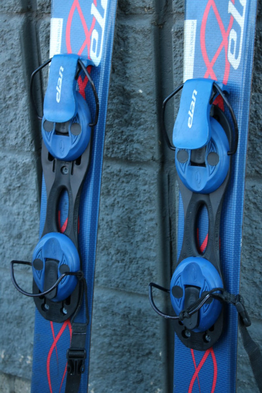 Elan Vario snowblades short skis for adults with non releasable in Ski in City of Toronto - Image 4