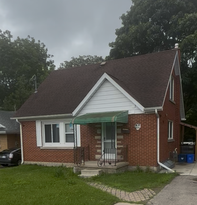 3 Bedrooms available in a Licensed Student House, very clean place and well maintained. All utilitie...