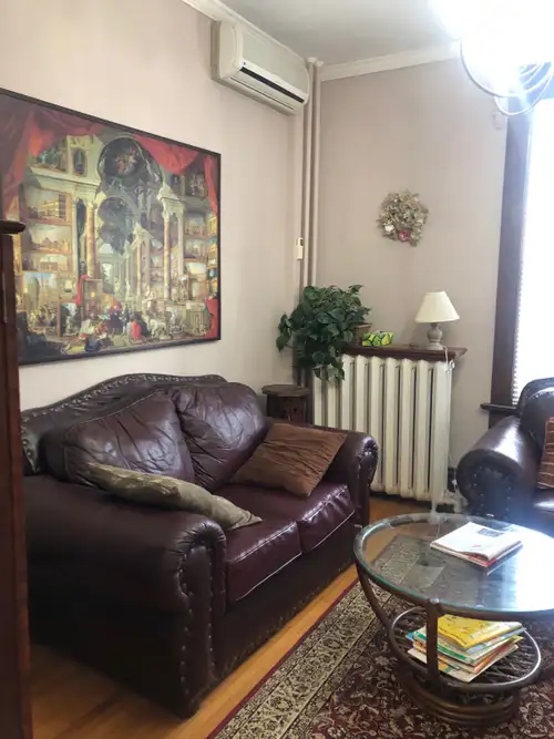 Beautiful 1-bedroom apartment in Century home. Ideal location for faculty or professional with limit...