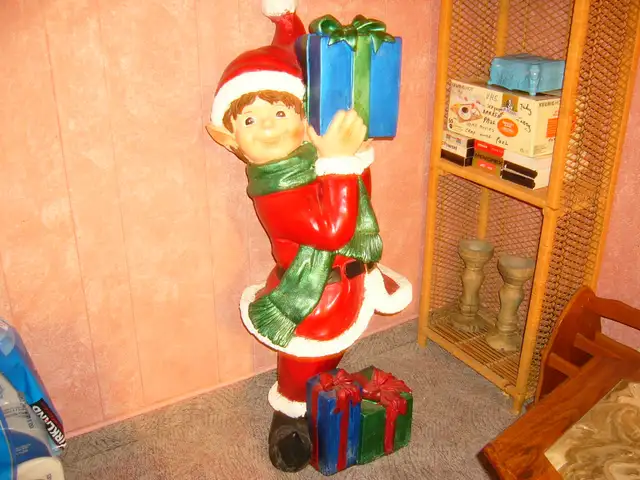 Christmas elf in Arts & Collectibles in Sudbury - Image 2
