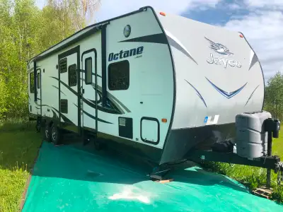 2016 Jayco Octane 32C Toyhauler, excellent condition, 2 slides, air conditioning, convection microwa...