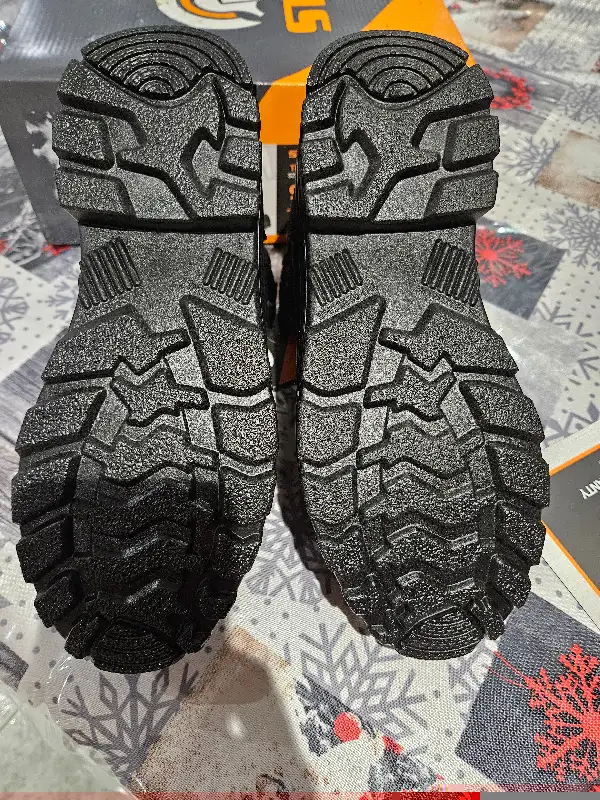 Bottes de travail de STC Footwear in Men's Shoes in Laval / North Shore - Image 11